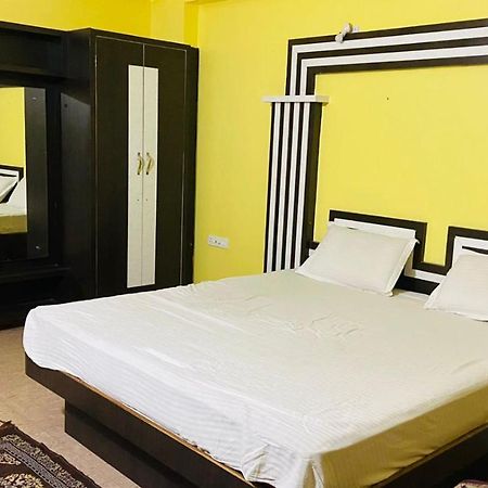 Hotel M J Residency Пури Екстериор снимка