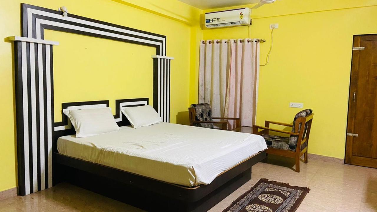 Hotel M J Residency Пури Екстериор снимка