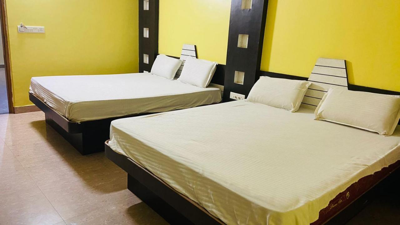 Hotel M J Residency Пури Екстериор снимка