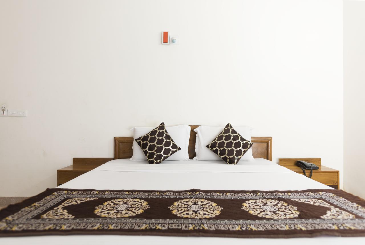 Hotel M J Residency Пури Екстериор снимка