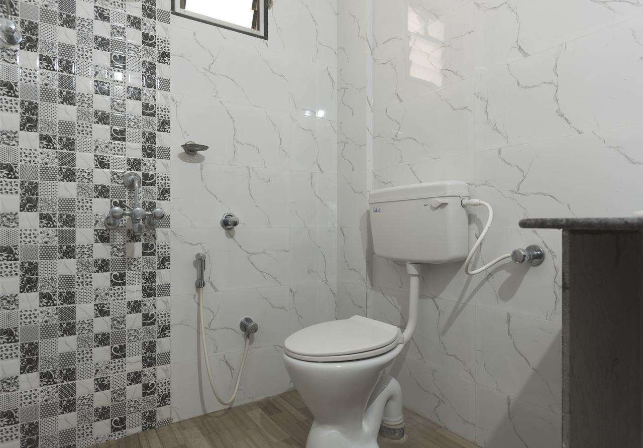 Hotel M J Residency Пури Екстериор снимка