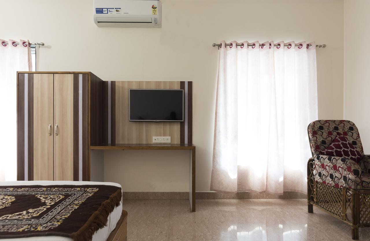 Hotel M J Residency Пури Екстериор снимка