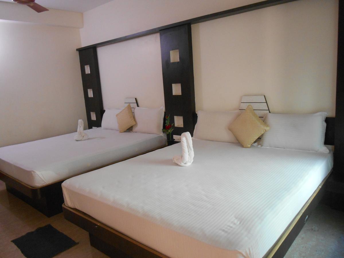 Hotel M J Residency Пури Екстериор снимка