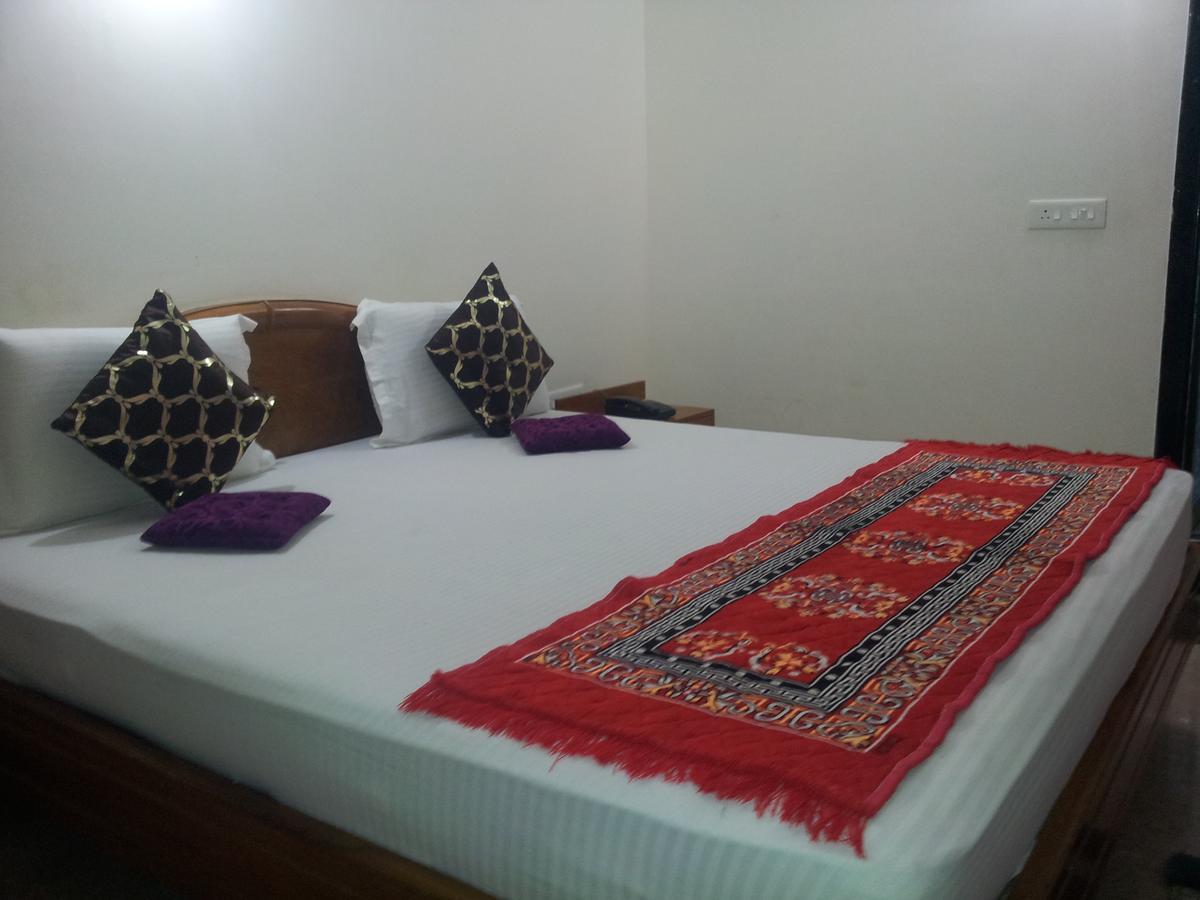 Hotel M J Residency Пури Екстериор снимка