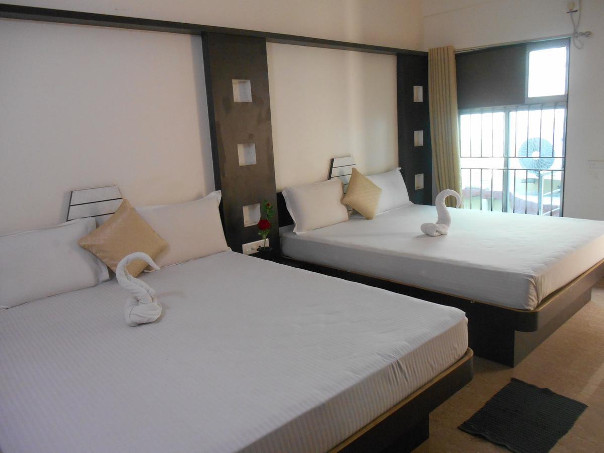 Hotel M J Residency Пури Екстериор снимка