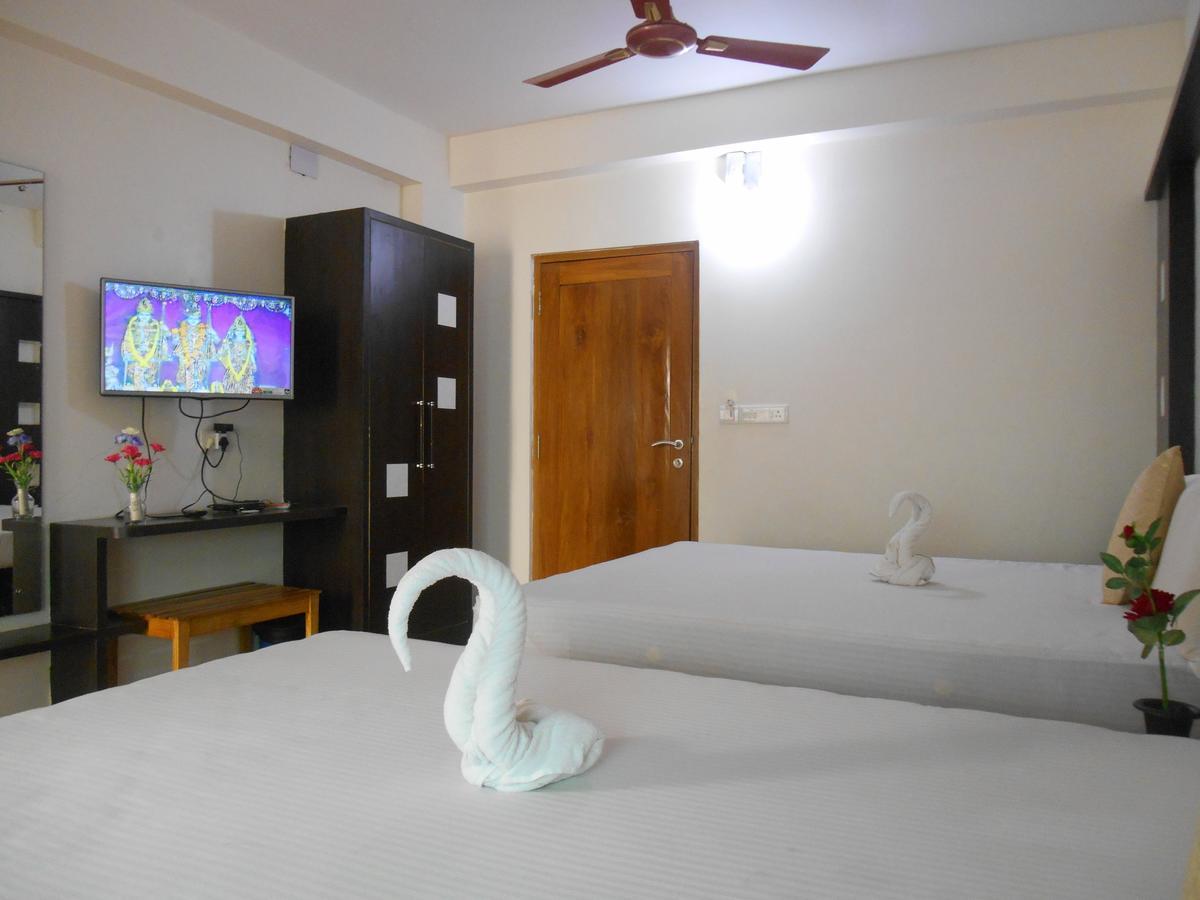 Hotel M J Residency Пури Екстериор снимка