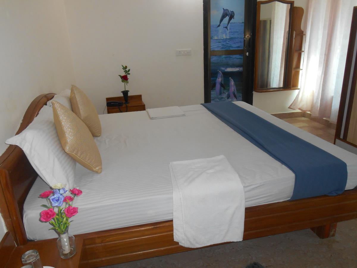 Hotel M J Residency Пури Екстериор снимка