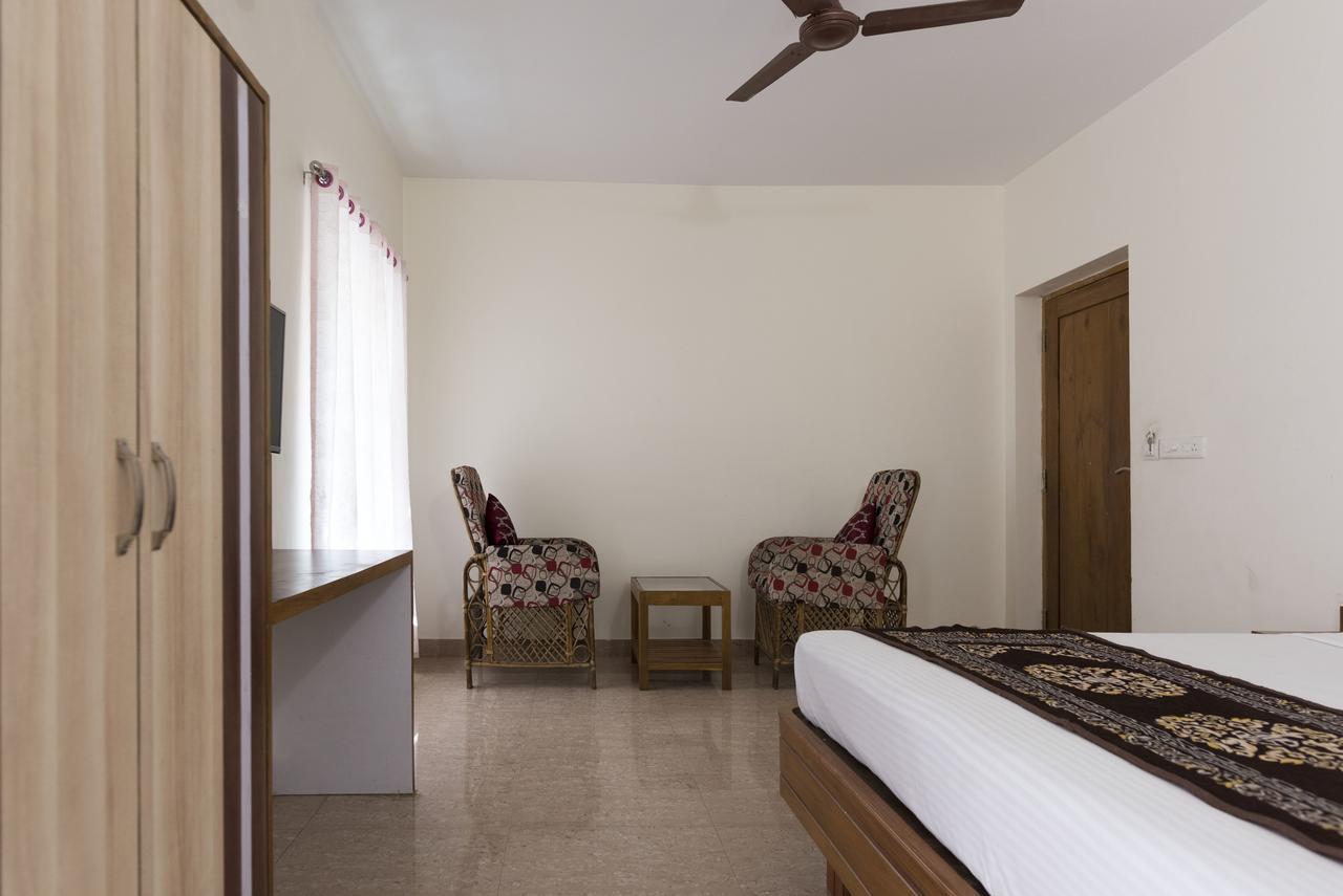 Hotel M J Residency Пури Екстериор снимка